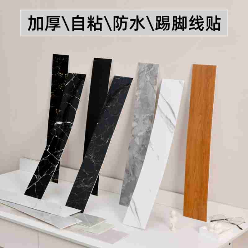 国旗护卫队护送国旗至升旗台。